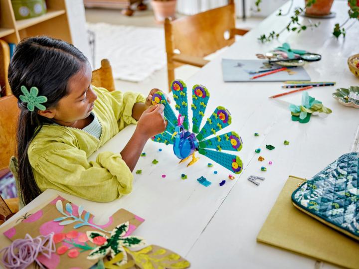 Actual product image LEGO Creator Exotic Peacock (31157, LEGO Creator Expert)