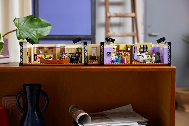 Actual product image LEGO Friends Apartments (10292, LEGO Friends, LEGO Rare Sets)