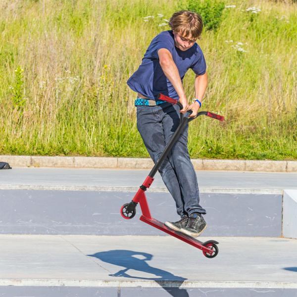 Image du produit Juskys Stunt Scooter avec direction à 360