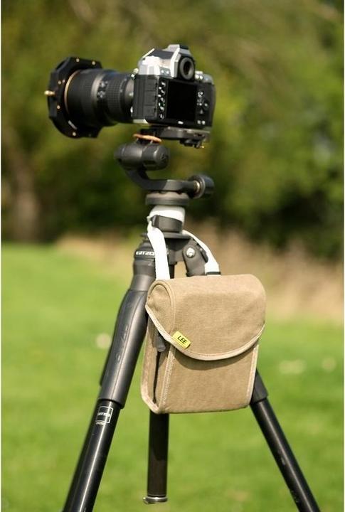 Actual product image Lee Filters Field Pouch Sand (15000 mm, Neutral density filter, 15000 mm)