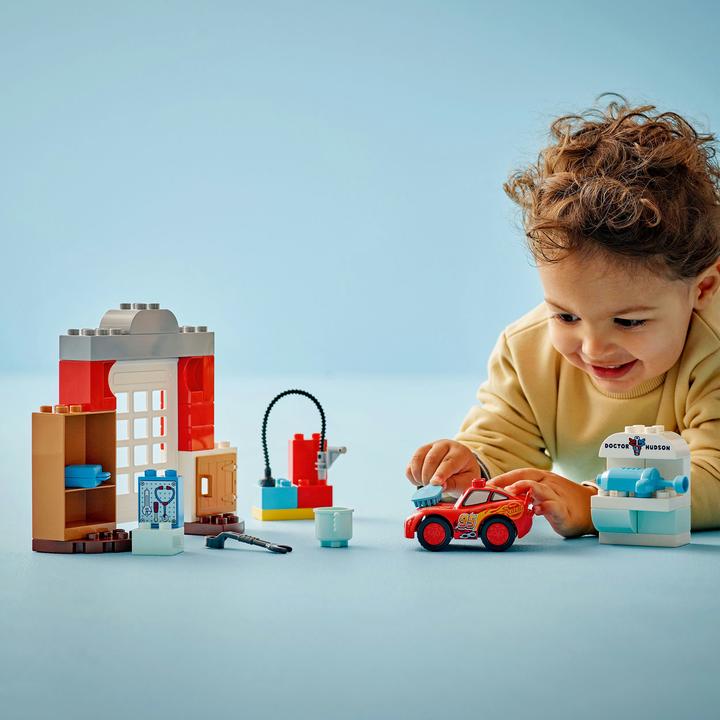 Actual product image LEGO McQueens Besuch in Docs Werkstatt (10456)