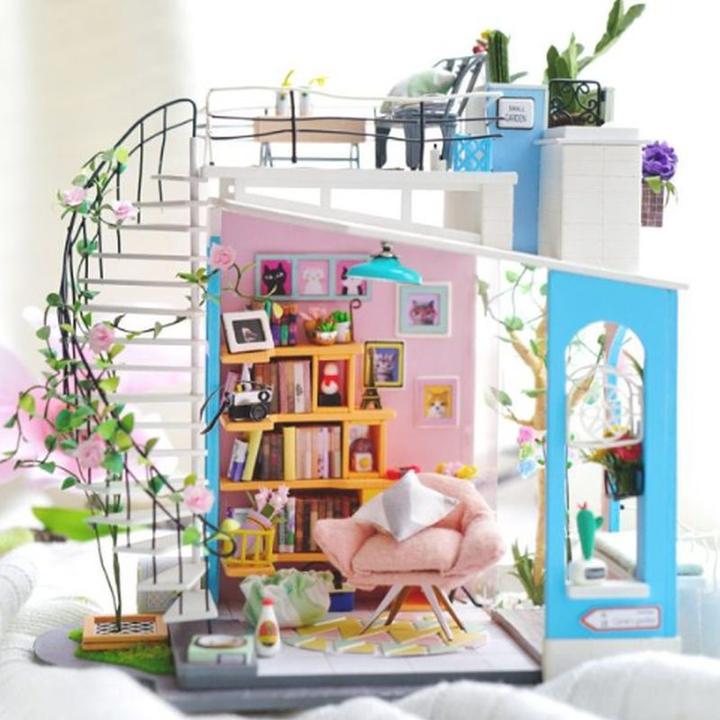 Actual product image Robotime Dora's Loft