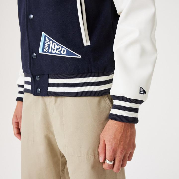 Produktbild New Era Varsity College Jacke - Heritage All Over Patch - XX (XXL)