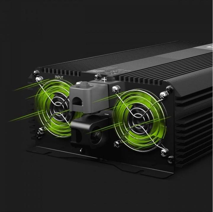 Immagine prodotto GreenCell PRO Inverter auto - da 12V a 230V - 3000W/6000W Modified Sine