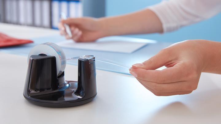 Produktbild tesa tesafilm COMPACT Tischabroller, Klebeband-Spender mit Anti-Rutsch-Boden, inkl. 1 Rolle tesafilm