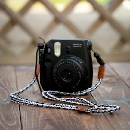 Image du produit Fujifilm Courroie Instax noire blanche (Dragonne)