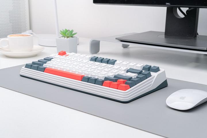 Actual product image Iqunix L80 Formula Hot-Swap RGB (CH, Cable, Wireless)