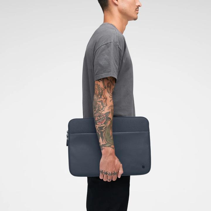 Actual product image Incase A.R.C. Sleeve for 16-inch Laptop - Navy (16", Universal)