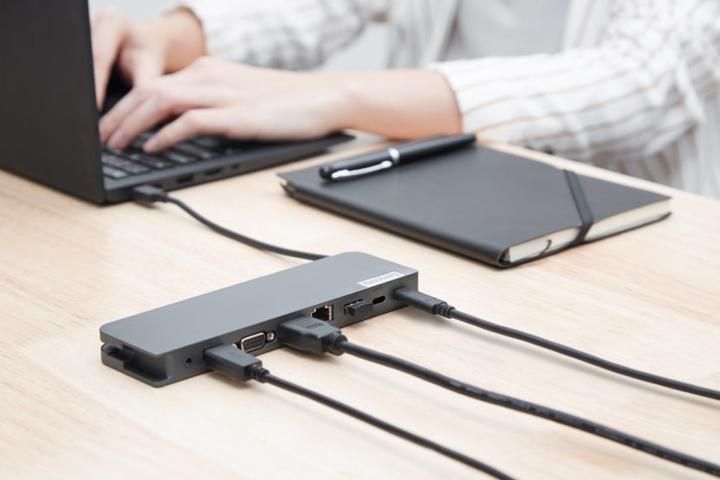Immagine prodotto Lenovo 40AU0065CH (USB-C, 7 Porti)