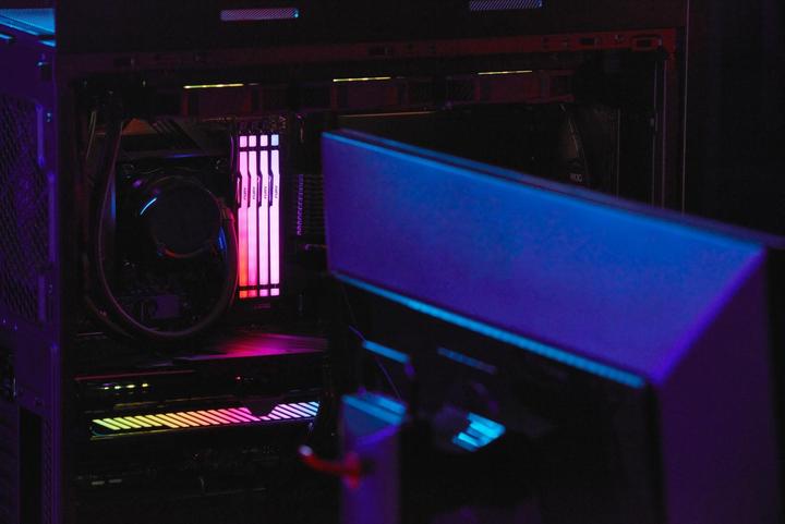 Productafbeelding Kingston FURY Beast RGB (1 x 32GB, 6000 MHz, DDR5 RAM, DIMM 288 pin)