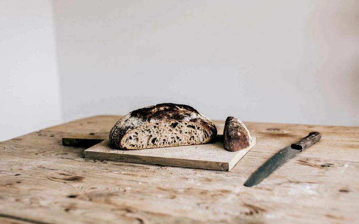 Image du produit Sauerteig. Gutes Brot backen (Allemand, Martin Ivar Hveem Fjeld, Casper André Lugg, 2021)
