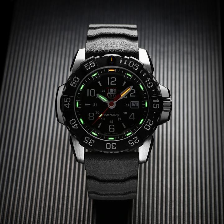 Produktbild Luminox Navy Seal 3250 Series (Taucheruhr, 45 mm)