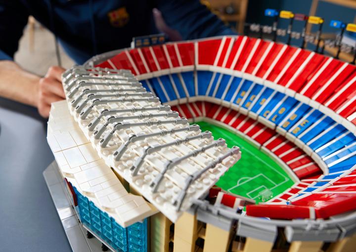 Actual product image LEGO ICONS CAMP NOU - FC BARCELONA 10284 (10284, LEGO Creator Expert, LEGO Rare Sets)