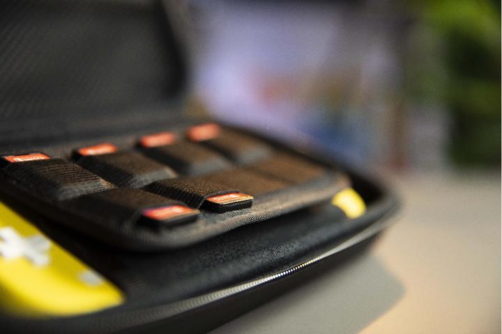 Produktbild Konix My Hero Academy Pro Carry Case Himiko (Switch OLED, Switch)