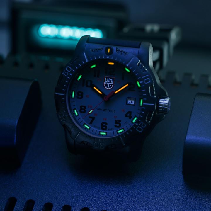 Immagine prodotto Luminox Ops 8880 (Fatto in Svizzera, Orologio sub, Orologio da polso analogico, 45 mm)