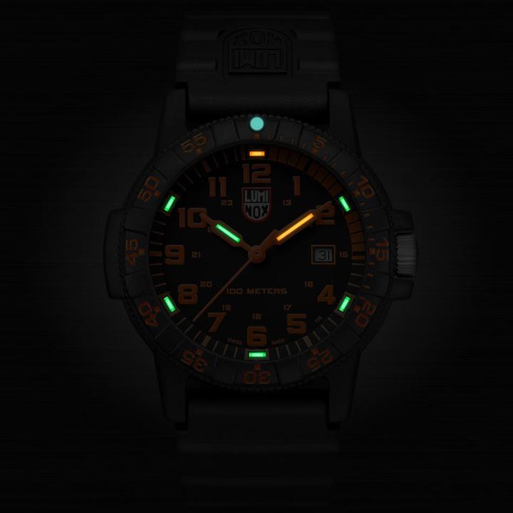 Produktbild Luminox Leatherback Sea Turtle Giant 0320 Series (Analoguhr, Swiss Made, 44 mm)