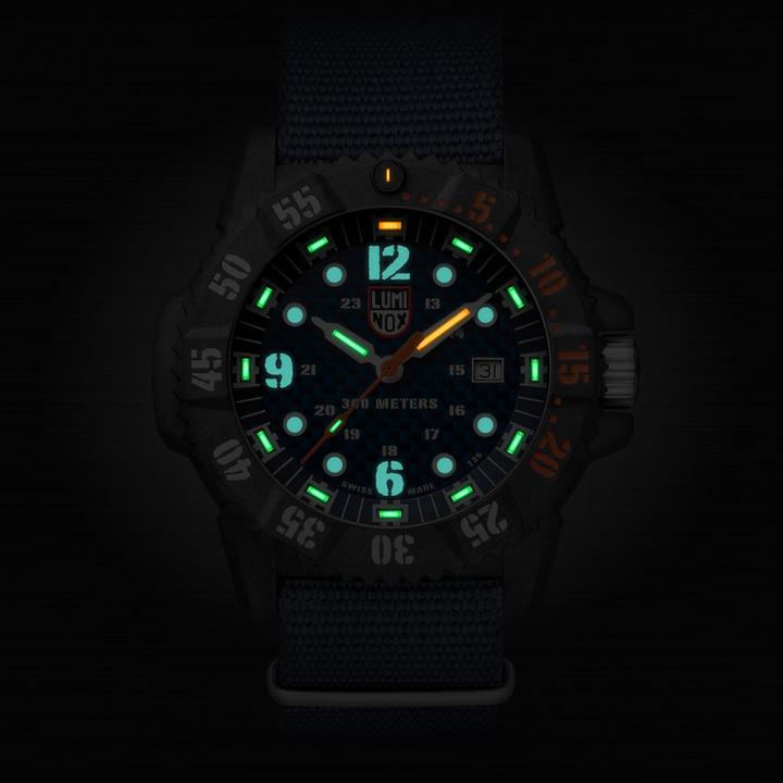 Image du produit Luminox Joint carbone Master série 3800 (Swiss Made, Montre analogique, 46 mm)