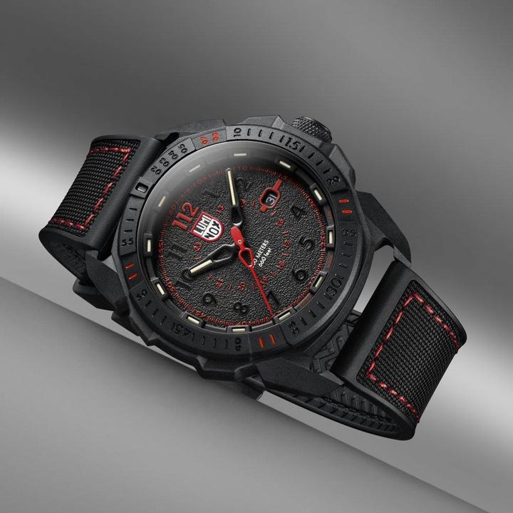 Actual product image Luminox Ice-Sar Arctic 1000 Series (Analogue wristwatch, Swiss made, 46 mm)