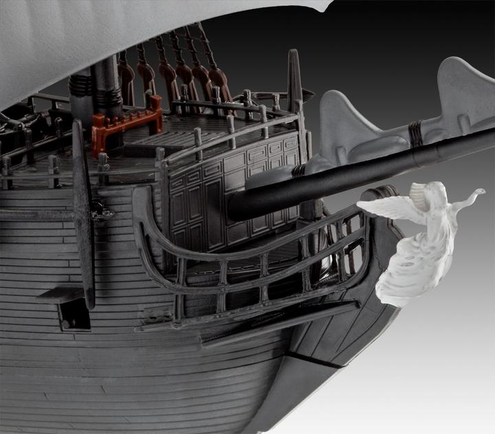 Actual product image Revell Black Pearl