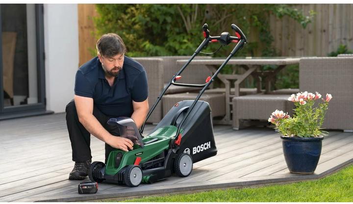 Produktbild Bosch Home & Garden UniversalRotak 2x18V-37-550 (Akkubetrieb)