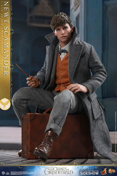 Produktbild Hot Toys Phantastische Tierwesen 2 “Newt Scamander” 1/6 Scale Figur