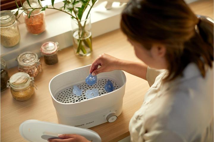 Produktbild Philips Avent Curved Soothie (2 x, bis 6 Monate)
