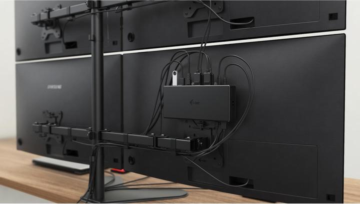 Actual product image i-tec Quattro Display (USB-C, 6 Ports)