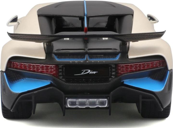 Actual product image Maisto Bugatti Divo 1/24 white metallic