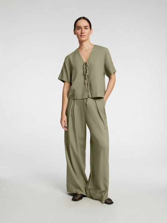 Actual product image Selected Femme Vorn gebundene Top mit V-Ausschnitt (40)