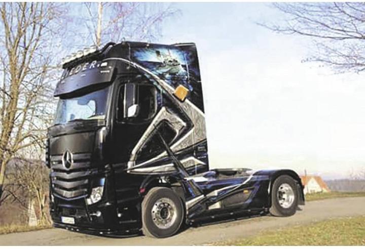 Image du produit Italeri Modèle de camion 1:24 M B Actros MP4 Show GigaSpace