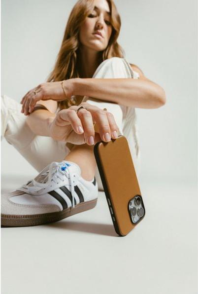 Actual product image Nomad Modern Leather Case (Apple iPhone 16 Pro)