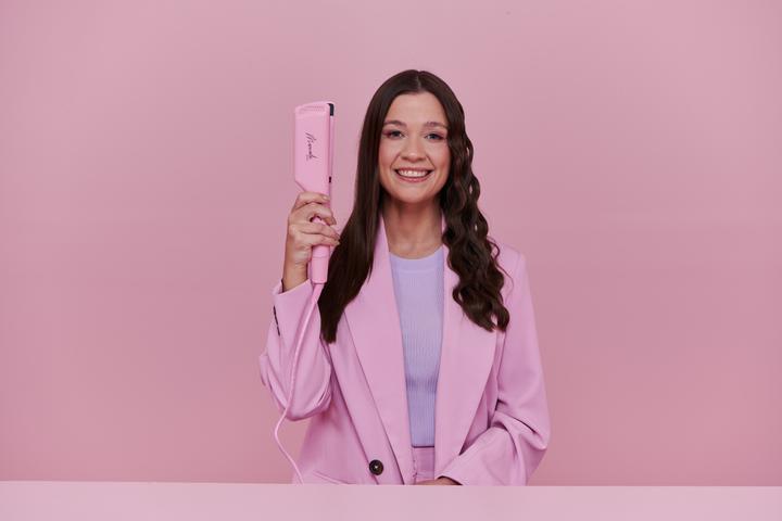 Actual product image Mermade The new Double Waver by Hair embodies the philosophy "less is more". With its inn