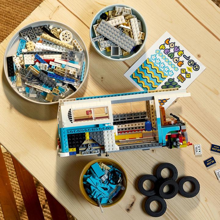 Actual product image LEGO Volkswagen T2 Camping Bus (10279, LEGO Creator Expert, LEGO Rare Sets)