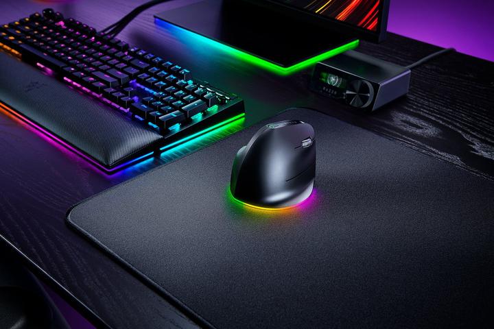 Actual product image Razer Pro Click V2 Vertical Edition (Wireless, Cable)