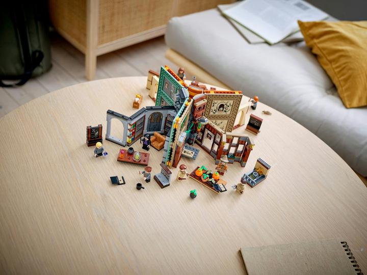 Actual product image LEGO Hogwarts Moment: Transformation Class (76382, LEGO Harry Potter)