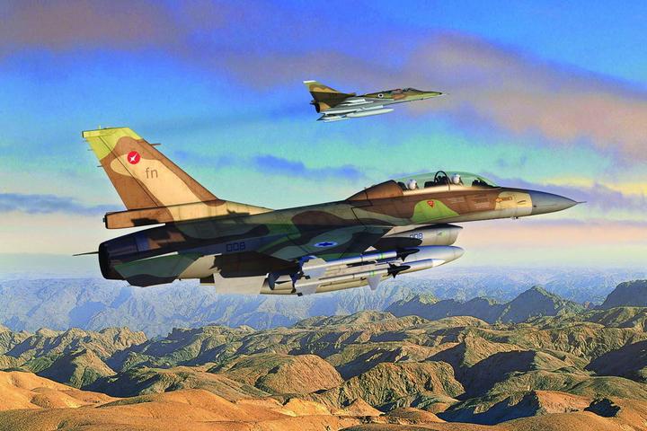 Hobby Boss General Dynamics F-16B Fighting Falcon
