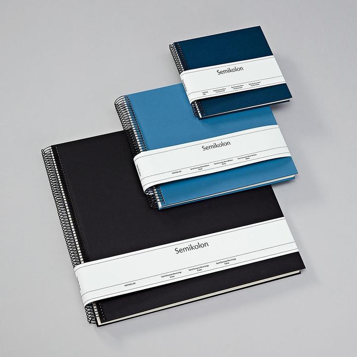 Produktbild Semikolon Fotoalbum 23 x 24.5 cm Blau, 40 cremeweisse Seiten (10 x 15 cm, 9 x 13 cm)