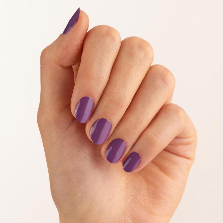 Produktbild essence Gel nail colour 54 plum IT UP (54 plum IT UP, Gel-Effekt Nagellack)