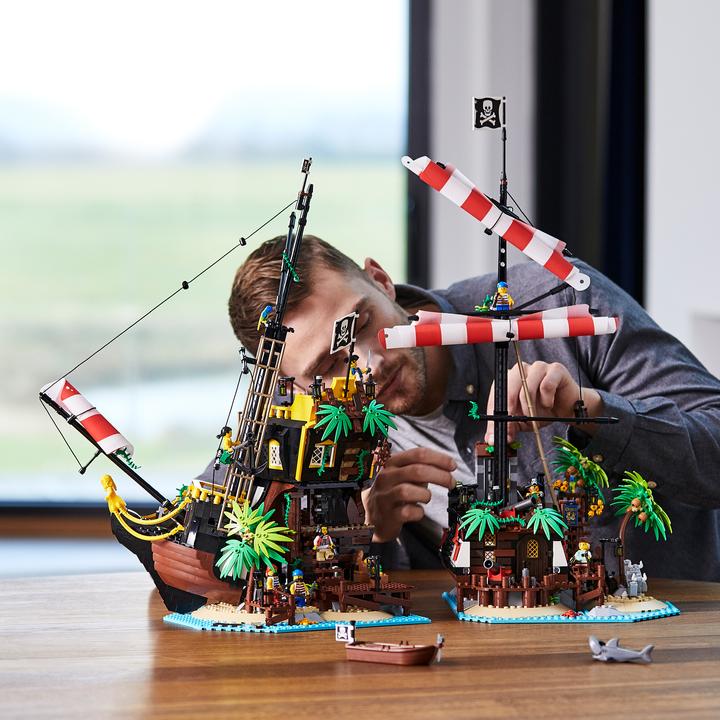 Produktbild LEGO Piraten der Barracuda-Bucht (21322, LEGO Ideas)