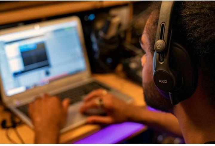Produktbild AKG K361-BT (keine Geräuschunterdrückung, 24 h, Kabellos)