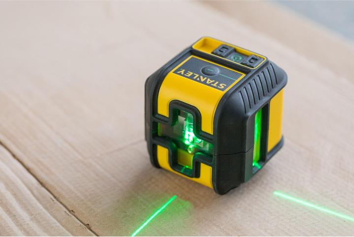 Actual product image Black & Decker Compact cross and line laser