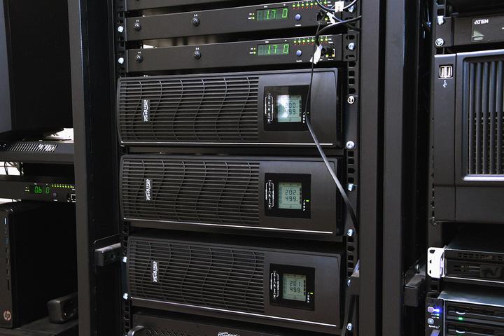Immagine prodotto Gembird UPS con display LCD, AVR, 3000 VA, rack sw (3000 VA, 1800 W, Interattivo linea UPS)