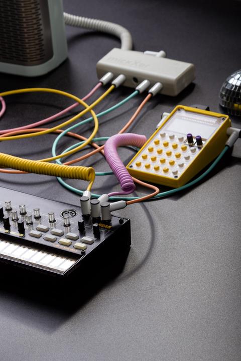 Produktbild MyVolts AABEPO2 - Pocket Operator Case - Purple (Keyboard)