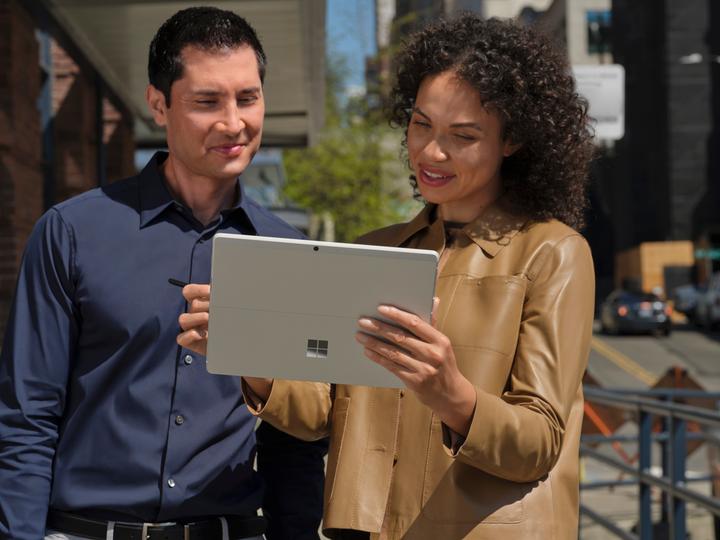 Produktbild Microsoft Surface Pro X (13", Microsoft SQ1, 8 GB, 256 GB)