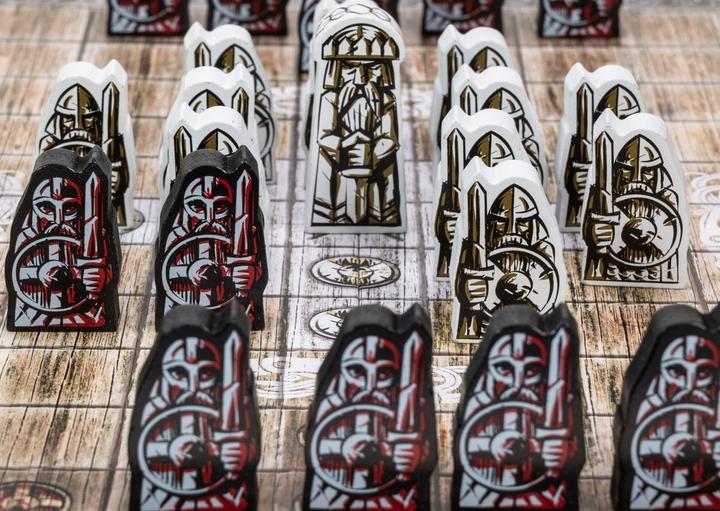 Produktbild Tactic Viking's Tales: Tafl King (58984) (Schwedisch, Französisch, Englisch, Russisch, Finnisch, Litauisch, Deutsch, Spanisch, Ukrainisch)