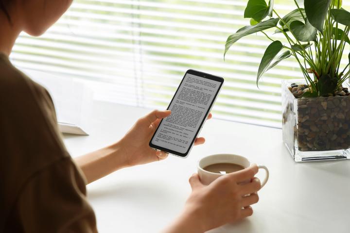 Image du produit TCL 50 Pro NxtPaper (512 Go, Gris lune, 6.80", SIM + eSIM, 108 Mpx, 5G)