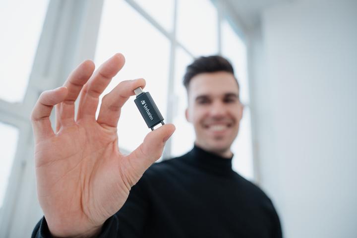 Actual product image Verbatim Retractable 128GB USB 3.2 Gen 1 USB-C (128 GB, USB-C)
