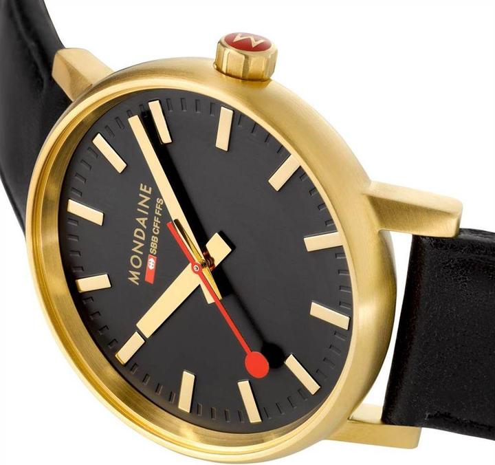 Actual product image Mondaine Evo2 - Ip Gold (Analogue wristwatch, 30 mm)