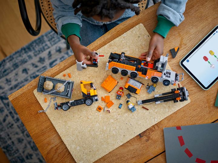 Image du produit LEGO Le remorqueur avec grue pour poids lourd (60467, LEGO City)