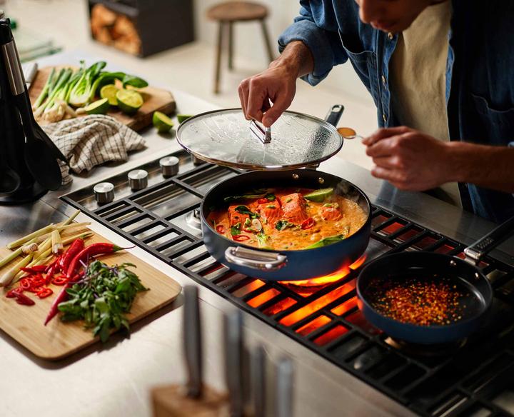 Image du produit Joseph Joseph Space Casserole à manche pliable avec couvercle D23cm (28 cm, Casserole à manche, Aluminium)